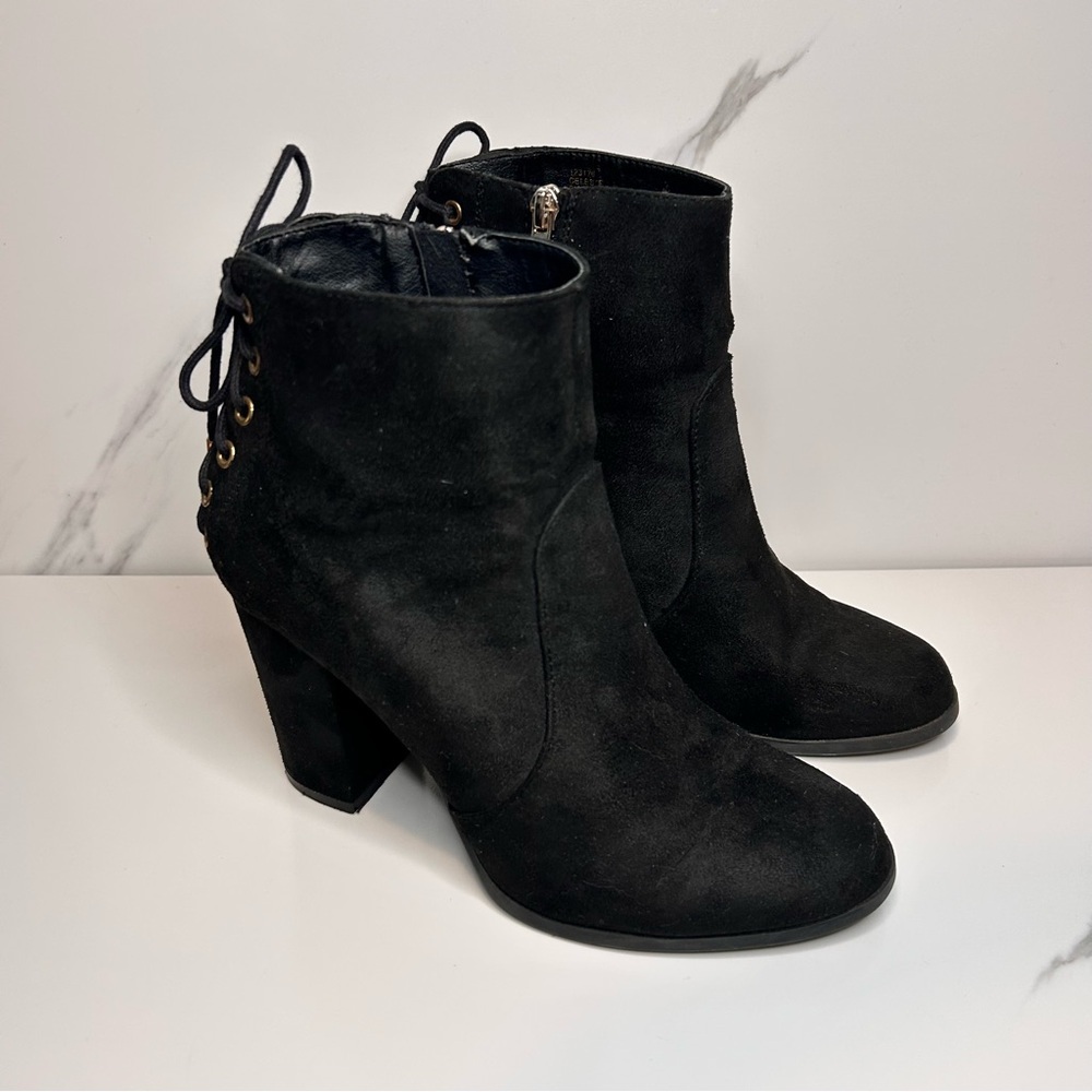 Limelight Black with Gold Accents Ankle Booties Size 9